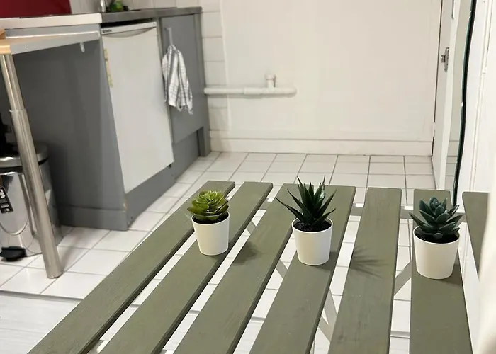 Comfortable Near Marais Aboukir