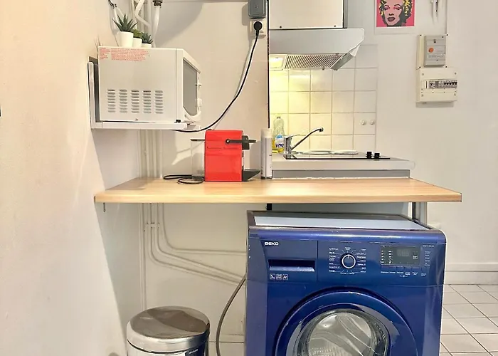 Comfortable Near Marais Aboukir